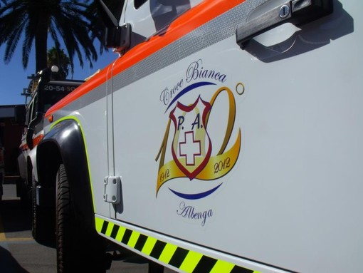 Incidente a Bastia d'Albenga, scontro tra due macchine, un codice giallo