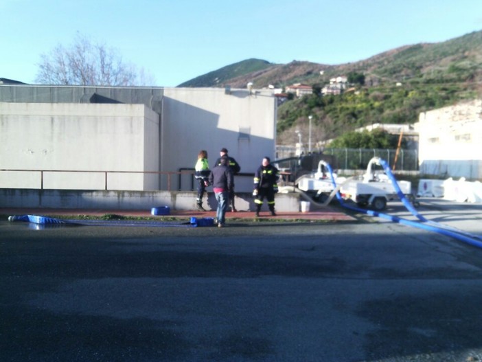 Albenga: Caserma Piave allagata, intervento della Protezione Civile in corso Albenga: Caserma Piave allagata, intervento della Protezione Civile in corso