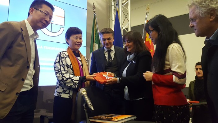 Delegazione cinese incontra gi assessori regionali Viale e Rixi per uno scambio conoscitivo e di esperienze Delegazione cinese incontra gi assessori regionali Viale e Rixi per uno scambio conoscitivo e di esperienze