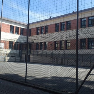 Riqualificazione scuola dell'infanzia e primaria a Celle, spazio a nuovi percorsi pavimentati, giochi e un laboratorio didattico