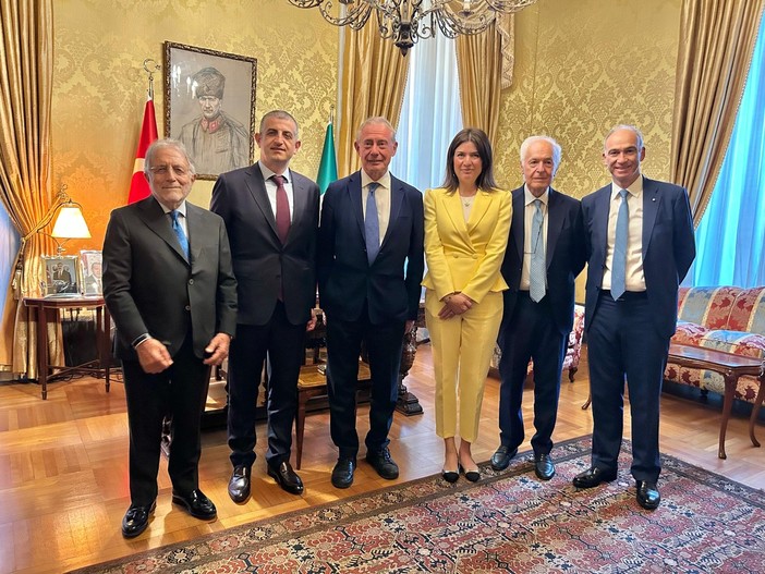 Piaggio Aerospace passa a Baykar, finalizzato il closing dell’operazione. Il ministro Urso: "Un grande futuro per un’azienda dal glorioso passato"