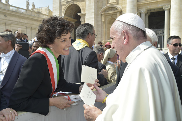 Il sindaco Caprioglio racconta il suo incontro con Papa Francesco: "Emozione unica" Il sindaco Caprioglio racconta il suo incontro con Papa Francesco: "Emozione unica"