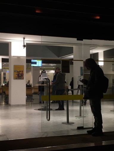 Code davanti alle Poste, Uil chiede la chiusura degli uffici "Che non sono in grado di fornire un servizio dignitoso" Code davanti alle Poste, Uil chiede la chiusura degli uffici "Che non sono in grado di fornire un servizio dignitoso"