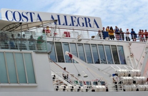 Intervista a un passeggero della Costa Allegra: "Paura? Un po'". Il Video dell'arrivo in porto a Mahè