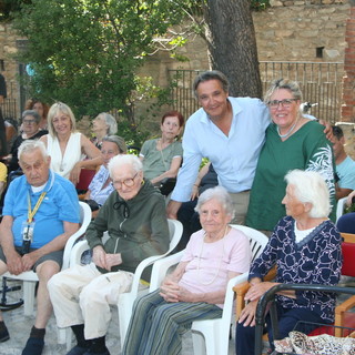“Mi sento in paradiso”: grande successo per il nuovo format di socializzazione attiva lanciato dalla Residenza Protetta “Ville Paradiso” di Alassio con Fata Zucchina “Mi sento in paradiso”: grande successo per il nuovo format di socializzazione attiva lanciato dalla Residenza Protetta “Ville Paradiso” di Alassio con Fata Zucchina