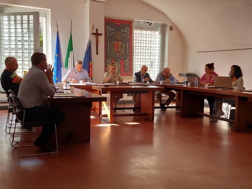 "Sindaco dimettiti", volantini della minoranza per Celle: "Assessori e consiglieri della maggioranza state onorando il mandato che vi è stato dato?"