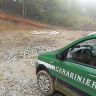 Cairo, sversa cemento in un rio protetto: denunciata impresa del parco eolico "Cascinassa"