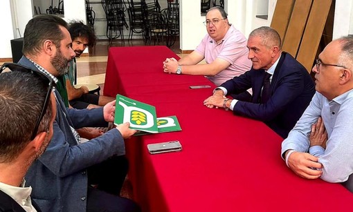 Albenga, il Sottosegretario Costa incontra agricoltori: "Settore strategico per Made in Italy e tutela territorio"