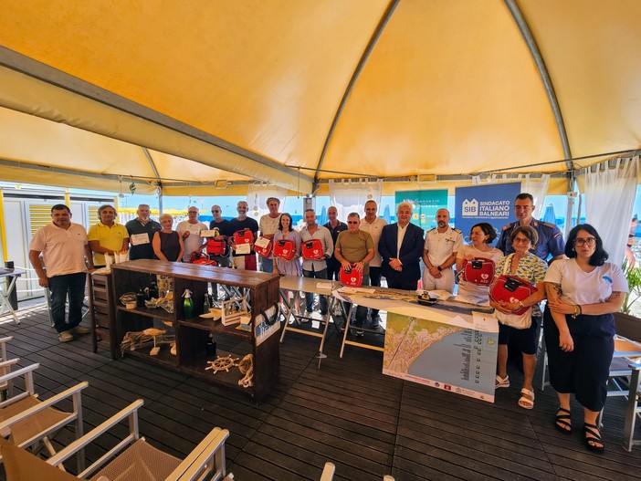 Consegna dei defibrillatori a Spotorno, la minoranza: "Iniziativa lodevole, ma assente l'Amministrazione" Consegna dei defibrillatori a Spotorno, la minoranza: "Iniziativa lodevole, ma assente l'Amministrazione"