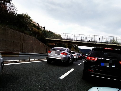 #INFOTRAFFICO: Arrivano i turisti, 3 km di coda tra Savona e Spotorno