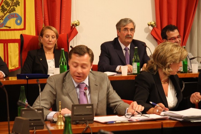 Albenga, Consiglio Comunale: Sindaco Guarnieri critica la minoranza Albenga, Consiglio Comunale: Sindaco Guarnieri critica la minoranza