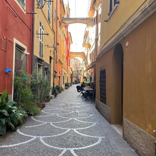 Pietra: il Comune dice stop a bazar, kebab e market nel centro storico Pietra: il Comune dice stop a bazar, kebab e market nel centro storico
