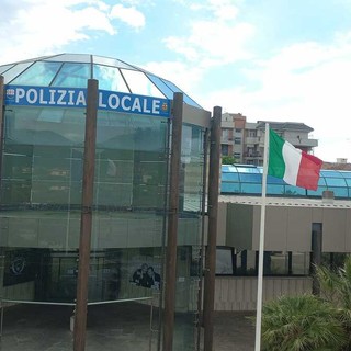 Albenga, un uomo arrestato dalla Polizia Locale, su di lui pendeva un ordine di carcerazione Albenga, un uomo arrestato dalla Polizia Locale, su di lui pendeva un ordine di carcerazione