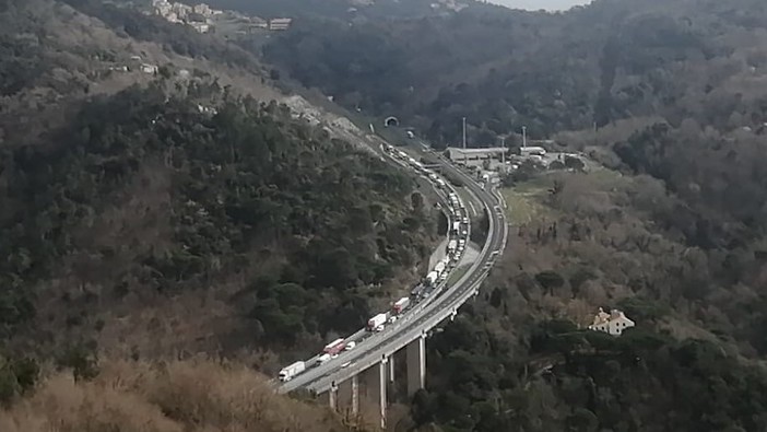 A10, incidente all'altezza di Spotorno: rallentamenti e code in direzione Francia A10, incidente all'altezza di Spotorno: rallentamenti e code in direzione Francia