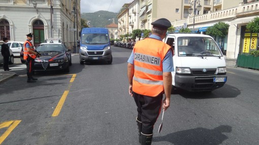 Alassio, 87 bustine di cellophane contenenti hashish: tre minori arrestati per spaccio