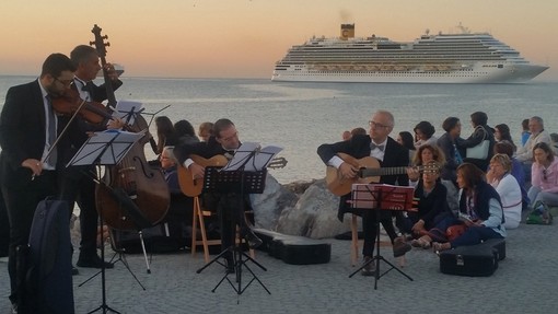 Albissola, tutto pronto per il concerto all'alba sul Molo Albissola, tutto pronto per il concerto all'alba sul Molo