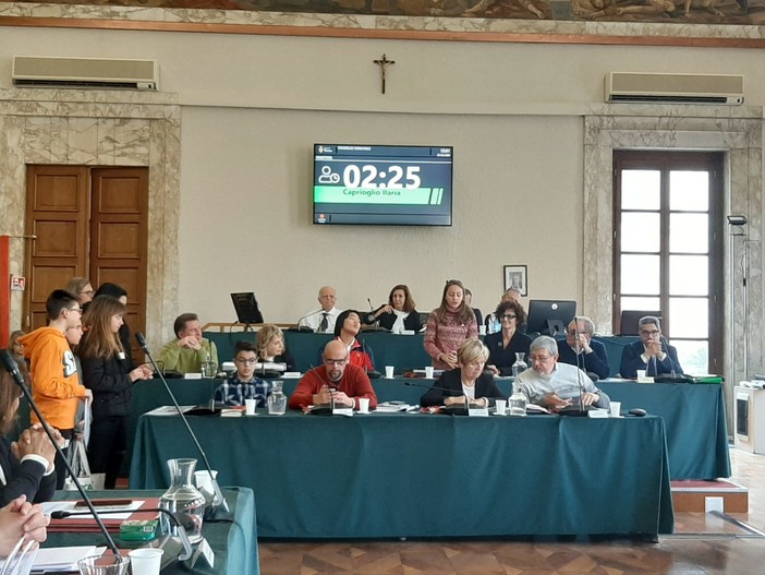 Ambiente, lavori pubblici e disabilità: il "little" sindaco e i consiglieri "invadono" il consiglio comunale di Savona