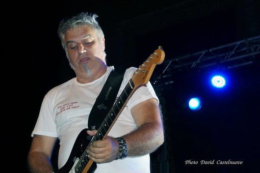 Anche il grande chitarrista Claudio Cinquegrana, già collaboratore dei New Trolls, tra gli appuntamenti della Pro Loco Gorra e Olle (foto di David Castelnuovo)