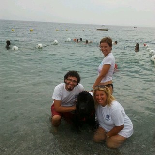 Cani in mare, ottimi aiuti per i bagnini: esercitazione di salvataggio lunedì a Spotorno