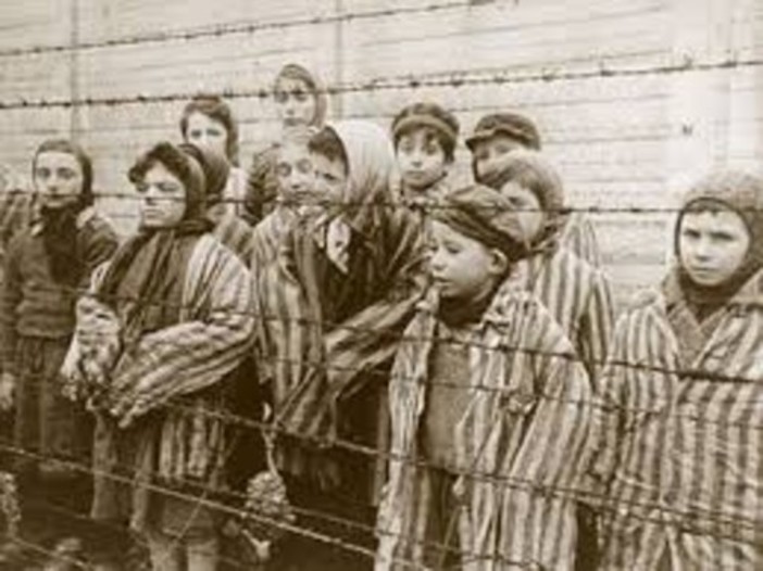 Albissola Marina: dal 25 gennaio la mostra "Memorie", tele e disegni del Maestro Angelo Ruga dal ciclo "Le bimbe di Terezin" Albissola Marina: dal 25 gennaio la mostra "Memorie", tele e disegni del Maestro Angelo Ruga dal ciclo "Le bimbe di Terezin"