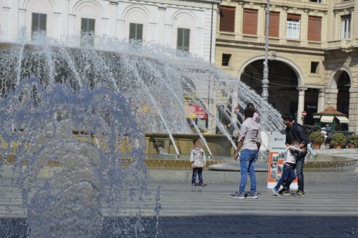 Emergenza caldo, giovedì a Genova scatta il bollino rosso: attivi i punti di accoglienza negli ospedali Emergenza caldo, giovedì a Genova scatta il bollino rosso: attivi i punti di accoglienza negli ospedali
