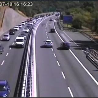 Traffico intenso sulla A10: code tra Spotorno e Savona