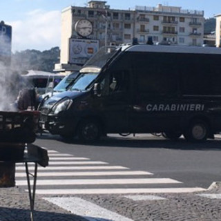 Savona, presidio di Polizia e Carabinieri in piazza del Popolo