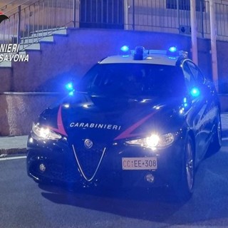 Savona, in preda alla gelosia minaccia la convivente e altre persone con un coltello: 43enne arrestato dai Carabinieri Savona, in preda alla gelosia minaccia la convivente e altre persone con un coltello: 43enne arrestato dai Carabinieri