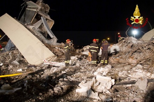 Crollo del ponte Morandi: salgono a 41 le vittime, trovata l'auto della famiglia Cecala
