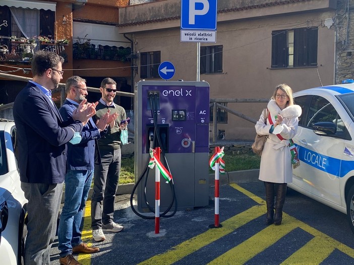 Garlenda comune all’avanguardia: inaugurata la prima colonna di ricarica rapida per auto ibride ed elettriche (FOTO e VIDEO) Garlenda comune all’avanguardia: inaugurata la prima colonna di ricarica rapida per auto ibride ed elettriche (FOTO e VIDEO)