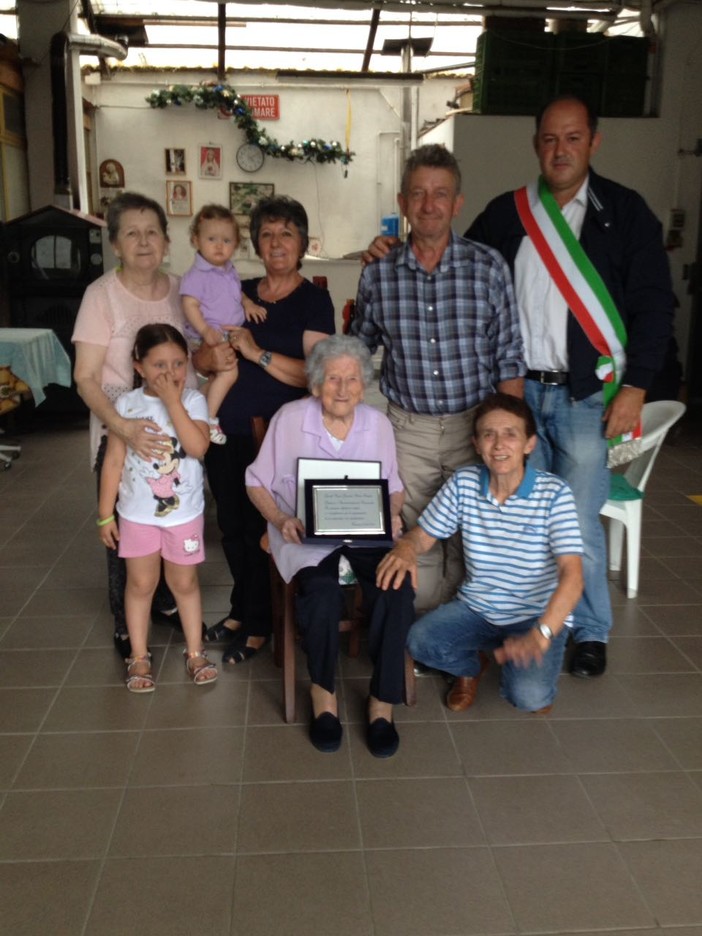 Ortovero festeggia i 100 anni di Mariangela Gazzano Ortovero festeggia i 100 anni di Mariangela Gazzano