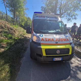 Scontro tra bici e furgone nel finalese: un codice giallo al Santa Corona