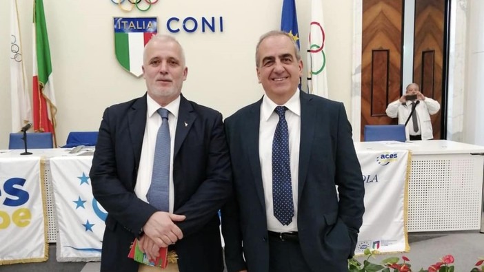 Il compianto Gianni Pastorino (a destra) col sindaco Camiciottoli (a sinistra) Il compianto Gianni Pastorino (a destra) col sindaco Camiciottoli (a sinistra)