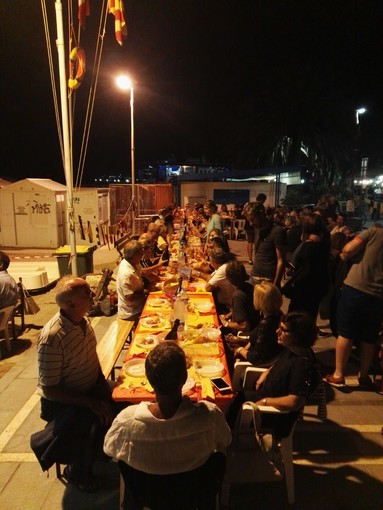 Oltre 100 persone alla cena sociale della Compagnia di San Pietro a Finalmarina (FOTOgallery)