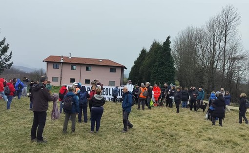 Altare, camminata di protesta contro il "Bric Surite". Briano: "Il piano energetico regionale va rivisto"
