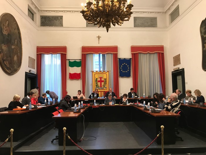 Albenga, prosegue l'iter per la vendita di una delle tre farmacie comunali