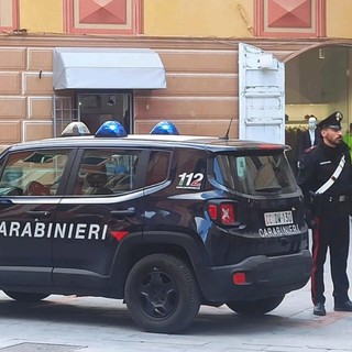 Rapinatore e scippatore seriale arrestato a Loano: ventitreenne in manette