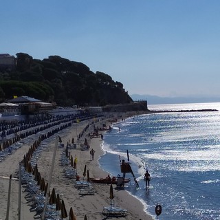 Celle è "Bandiera Blu 2021", il comune: "Risultato che premia le politiche ambientali adottate nel corso degli anni"