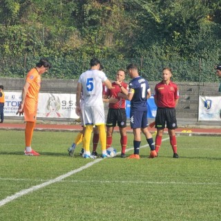 Calcio, Serie D. Il Celle Varazze punisce gli errori della Cairese, il derby è biancoblu Calcio, Serie D. Il Celle Varazze punisce gli errori della Cairese, il derby è biancoblu
