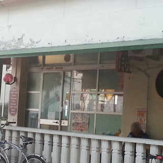 La stazione di Loano trasformata in un dormitorio abusivo