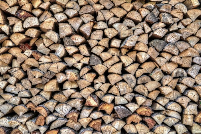 Combustibile per riscaldamento a legna: come scegliere