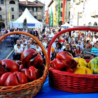 A Laigueglia presentazione del connubio “Bagna càuda e povron”