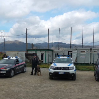 Albenga, occupano le strutture del campo sportivo di via Pontelungo: rinvenuta droga, sei denunce