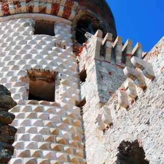 Outdoor nel finalese: archeotrekking e visita guidata a Castel Govone