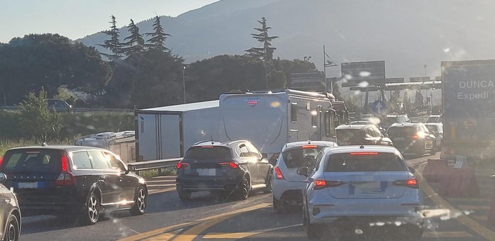 Autostrada A10, code per il rientro tra Celle e Arenzano in direzione Genova e casello di Savona bloccato Autostrada A10, code per il rientro tra Celle e Arenzano in direzione Genova e casello di Savona bloccato
