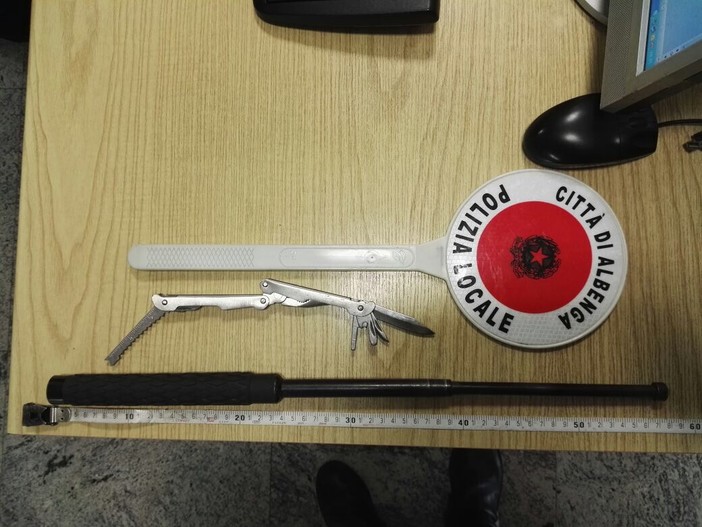 Albenga, trovato in possesso di un coltello e di un bastone ferrato: denunciato un 29enne pregiudicato Albenga, trovato in possesso di un coltello e di un bastone ferrato: denunciato un 29enne pregiudicato