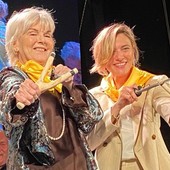 Caterina Caselli e Anna Foglietta premiate con la Fionda 2024: ora sono due splendide Fieue di caruggi