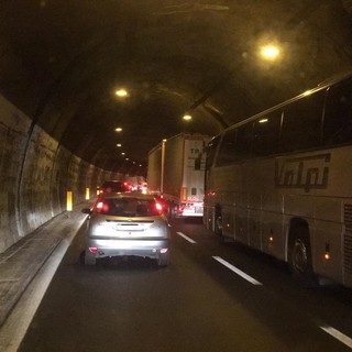 Cantieri sulla A10: code tra Pietra e Finale