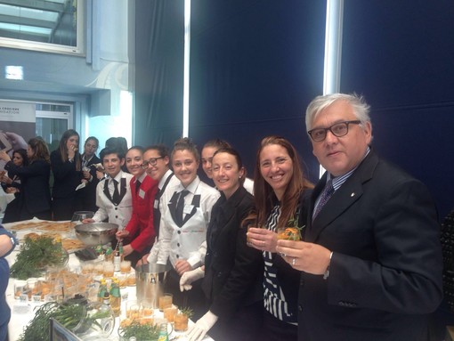 Il cocktail laiguegliese all'erba di San Pietro presentato ai vertici di Costa Crociere