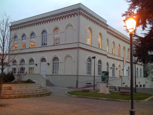 Avis Cairo: a Palazzo di Città la proiezione del film “La regola del piombo” Avis Cairo: a Palazzo di Città la proiezione del film “La regola del piombo”